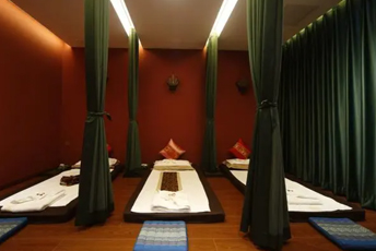 中山泰式按摩的被动瑜伽：当身体被折叠成诗